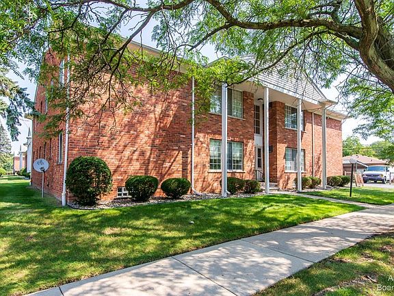 2nd image of 21404 Beaconsfield St #14