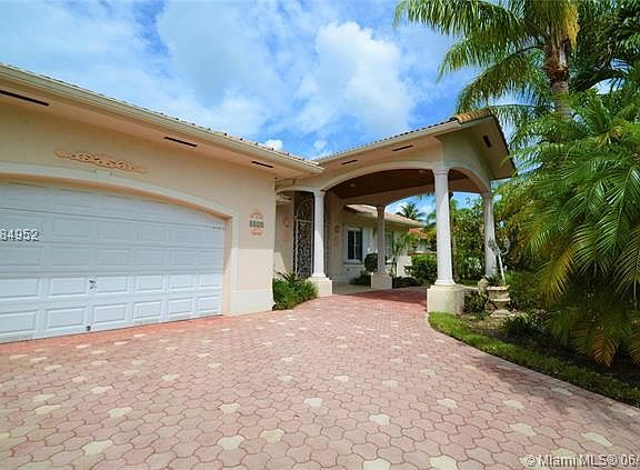 Beautiful Palmetto Bay Residence
