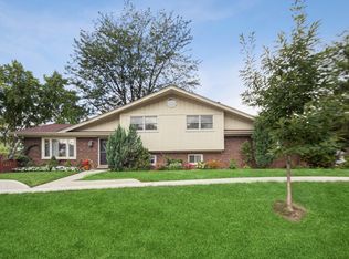 141 Hidden View Dr, Westmont, IL