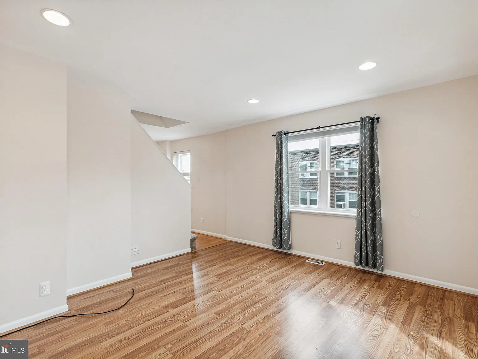 3 bed, 2.0 bath, 1344 sqft, $2,200 — Photo 3