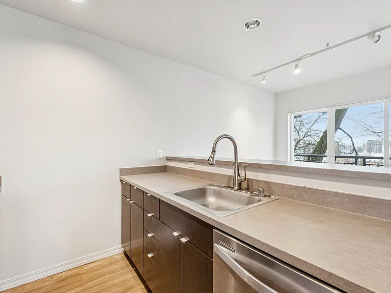 7-web-or-mls-1610 16th Ave unit 13 Seattle-S3112-007 7-web-or-mls-1610 16th Ave unit 13 Seattle-S3112-007