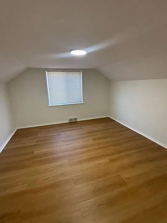 3 bed, 1.5 bath, 1100 sqft, $1,600 — Photo 3