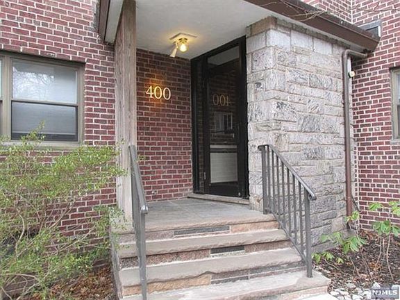 2nd image of 400 Park Pl APT 1H