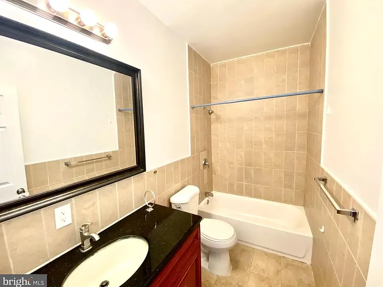 1614 S 6th St #2F — Photo 5