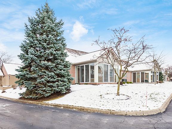 3rd image of 1964 Farmbrook Cir N