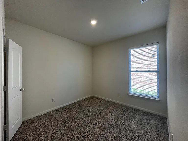 1921 Belmont Ln — Photo 23
