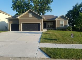 825 SW 36th St, Lees Summit, MO 64082