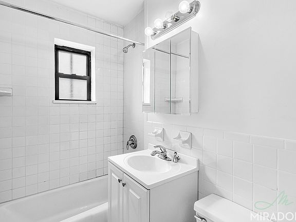 3rd image of 200 E 81st St APT 4C