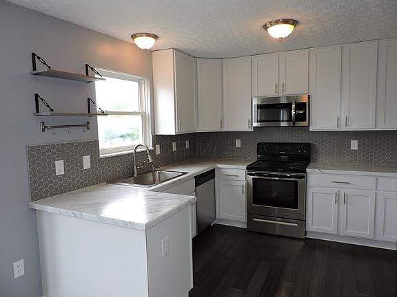 3rd image of 7285 Havencroft Dr
