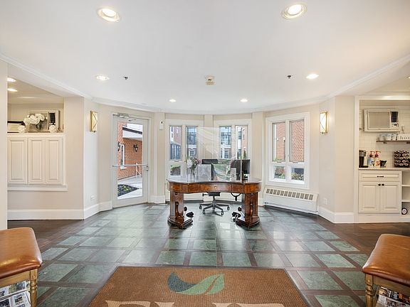 4th image of 10 N Washington St #101