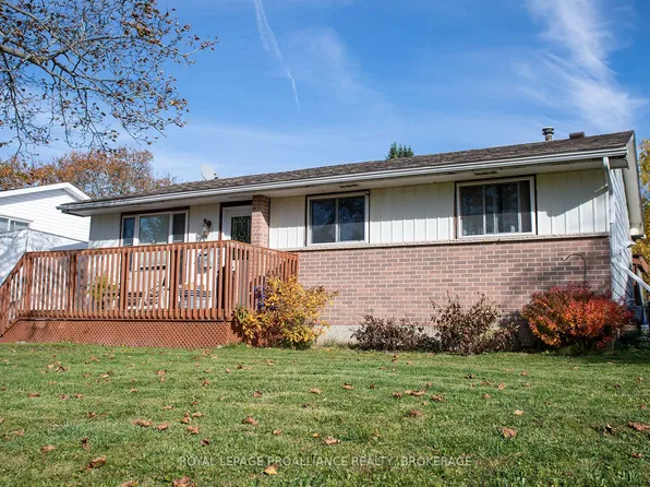 804 Clark Cres, Kingston, ON K7M 6J4