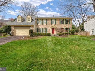 9502 Chestnut Farm Dr, Vienna, VA 22182
