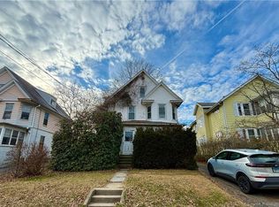 63 Oakwood Ave, West Hartford, CT 06119