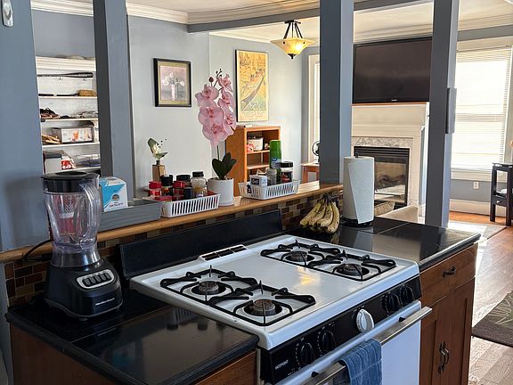 4th image of 780 Winchester Ave #B