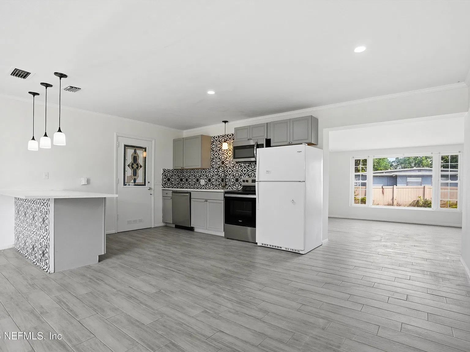 3 bed, 2.0 bath, 1620 sqft, $1,999 — Photo 4