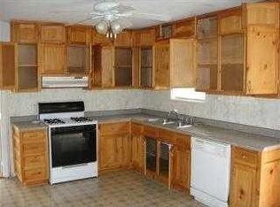 1333 Whispering Pines Dr, Toccoa, GA 30577