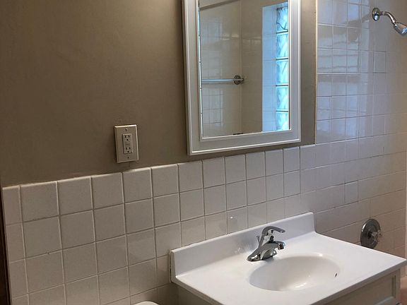 4th image of 1475 Ashland Ave APT 2N