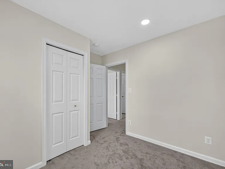 15044 Gaffney Cir — Photo 29