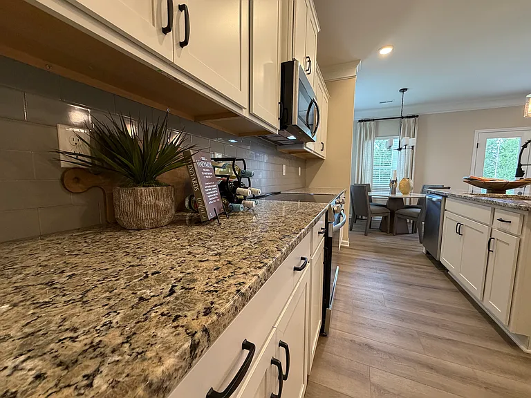 4905 Dresden Loop — Photo 10