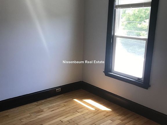 39 Parkdale St. #2 Somerville Shared Unit Photo 4