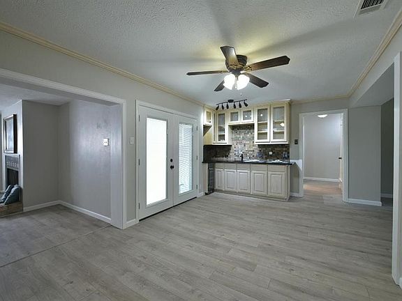 5th image of 304 Brookwood Dr