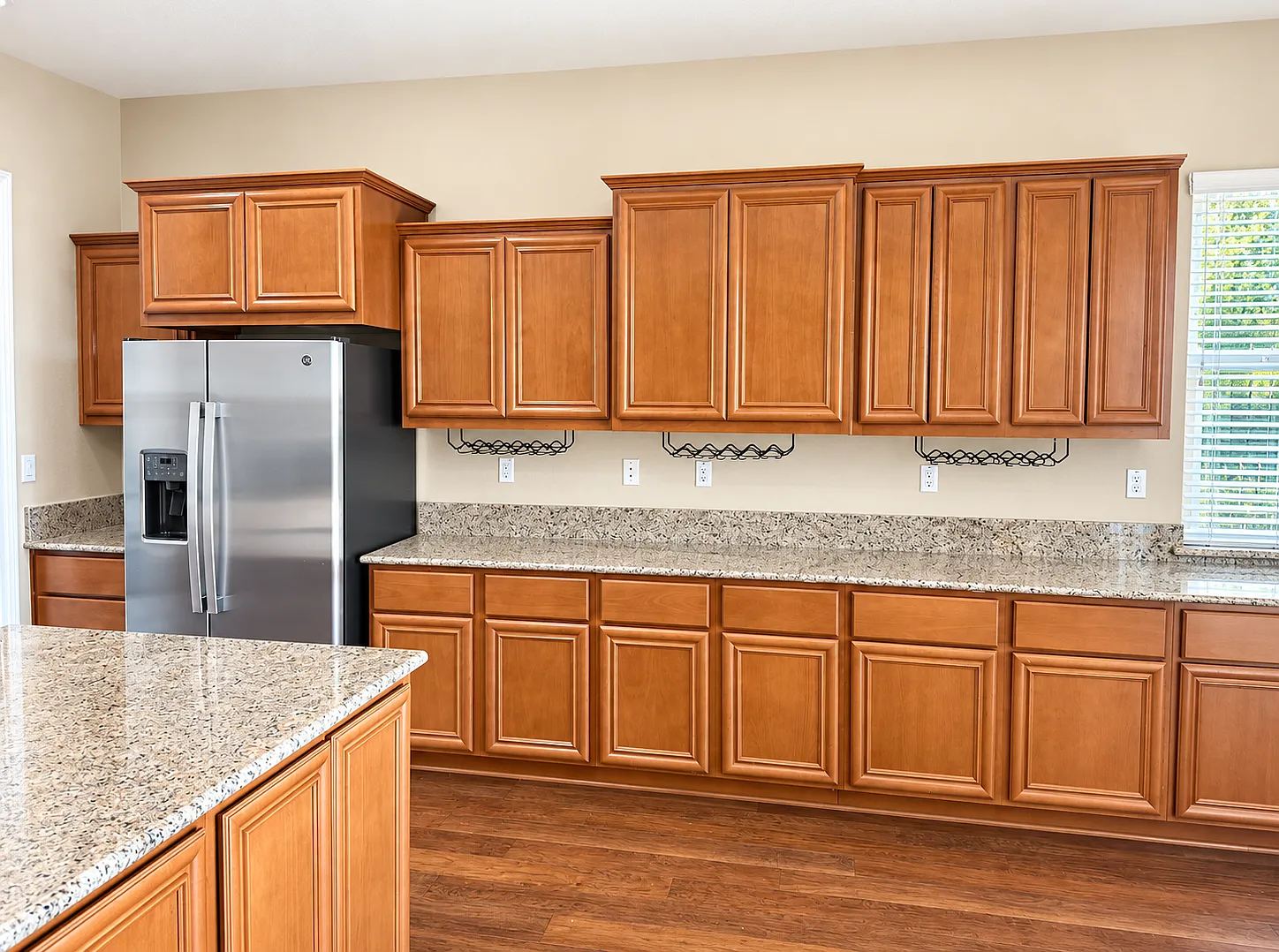 3 bed, 2541 sqft, $4,000 — Photo 4