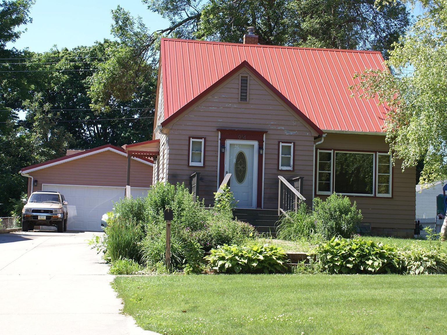 914 Main St Ackley Ia 50601 Zillow