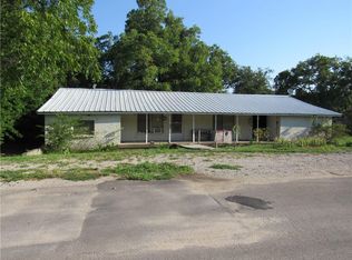 208 W Oak St, Decatur, TX 76234