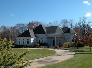 1746 Stockbridge Dr, Saint Joseph, MI 49085