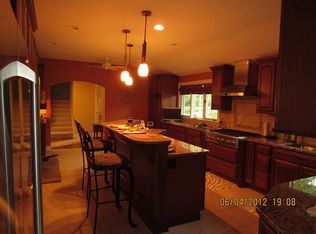 2370 River Rd, Willoughby Hills, OH 44094