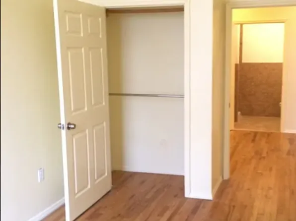 82 Devoe Street image 3 of 6