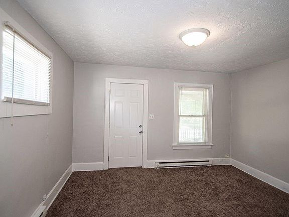 5th image of 868 N Gladstone Ave