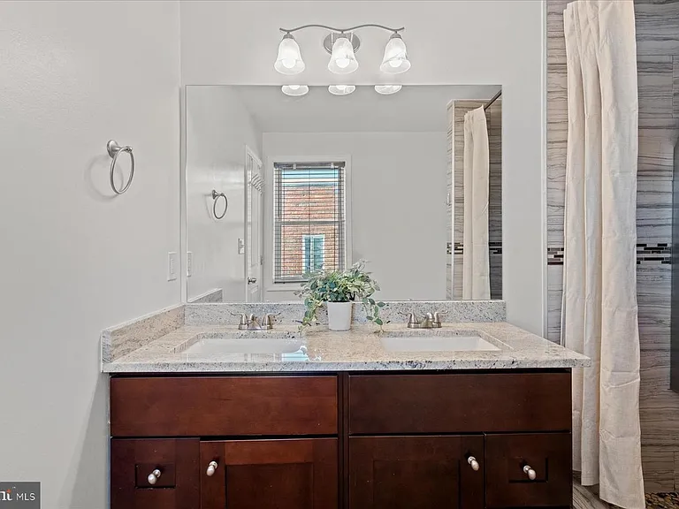 5342 Ames St NE — Photo 6
