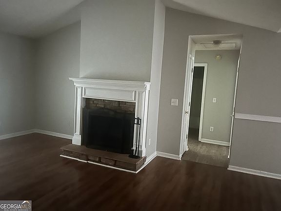 5th image of 56 Suzette Ct