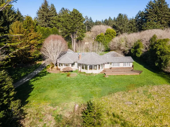 1090 Stagecoach Rd, Trinidad, CA 95570