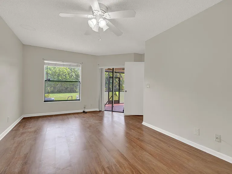 6371 Toulon Dr — Photo 19