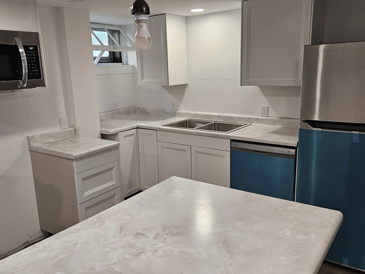3 bed, 840 sqft, $1,695 — Photo 2