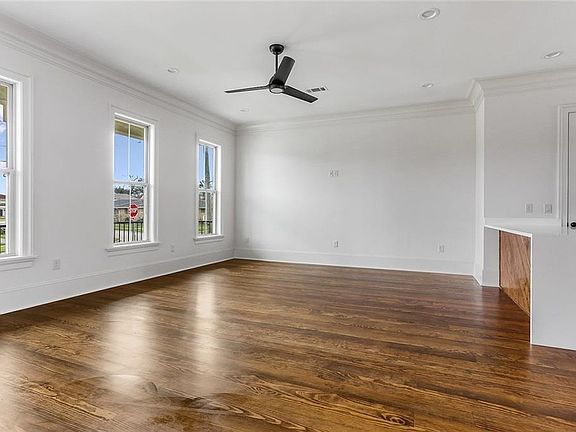 5th image of 3000 Taft Park St