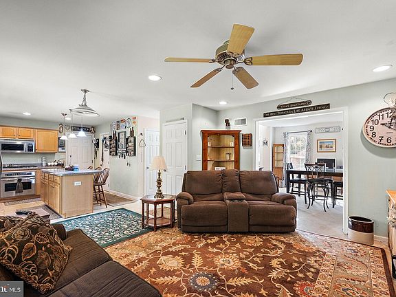 3rd image of 194 Paper Mill Cir