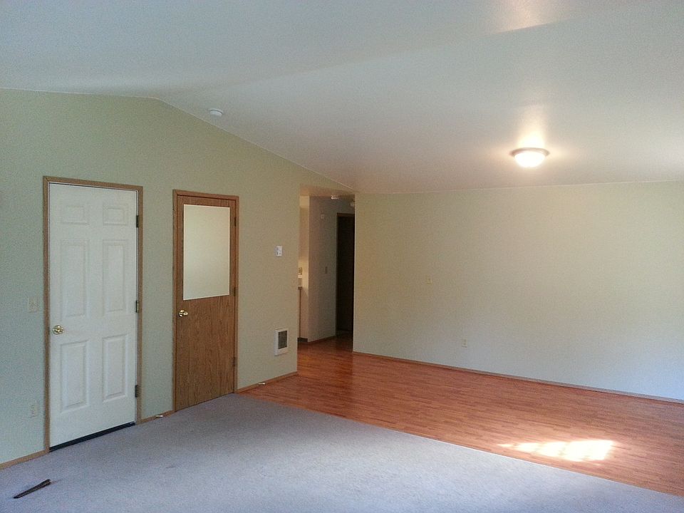 2nd image of 10813 NE 48th Cir