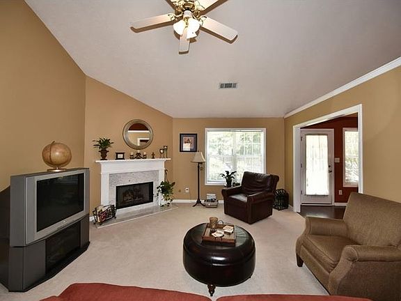 4th image of 5095 Edinborough Pl