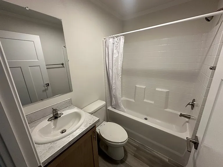 11925 Hillcrest Dr SE — Photo 15
