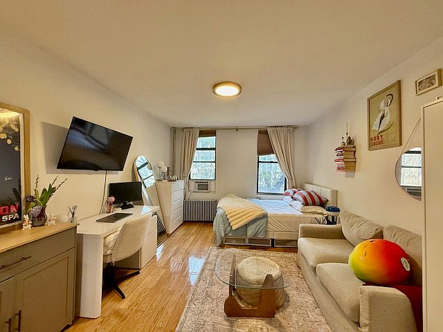 1st image of 319 E 5th St APT 6