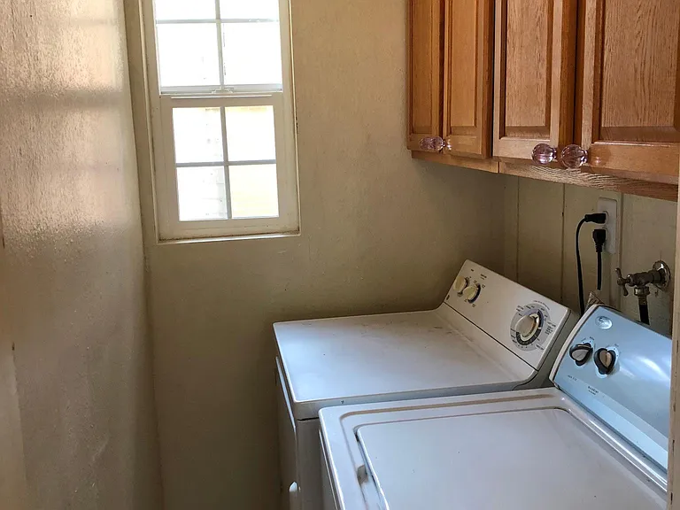 Hilltop Dr — Photo 24
