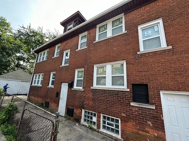3682 Bedford St — Photo 3