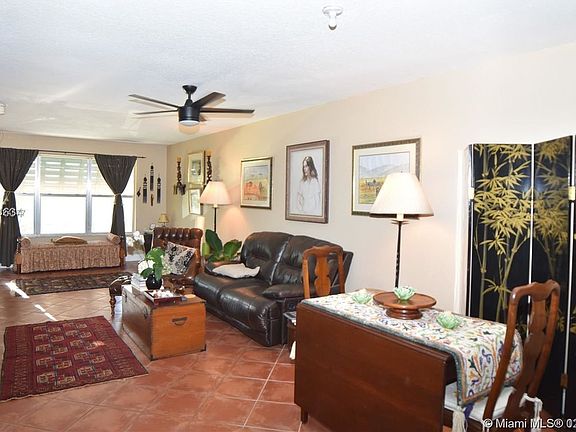 4th image of 2400 NE 33rd Ave APT 211