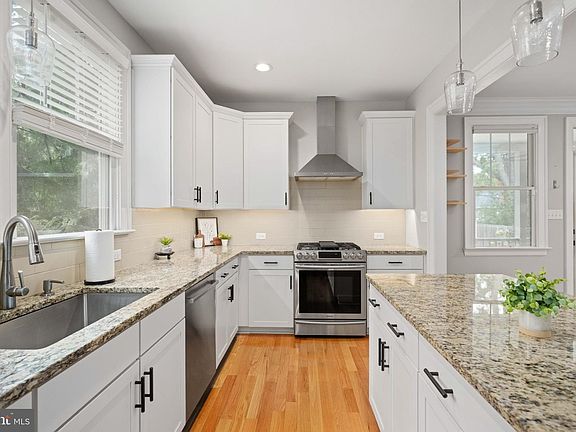 2nd image of 1516 Greycourt Ave