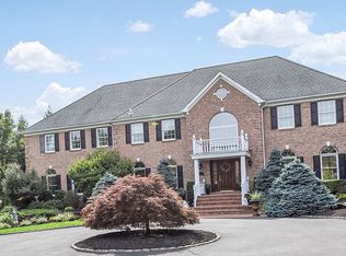 34 Beacon Hill Dr, Chester, NJ 07930