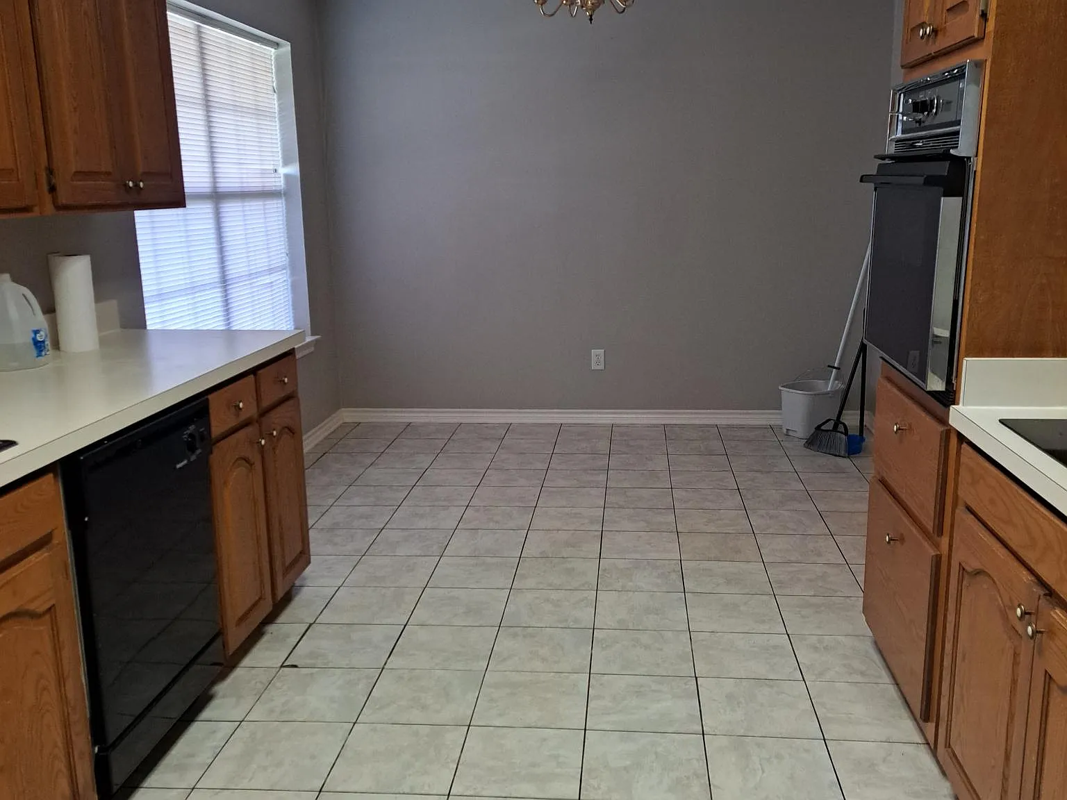 3 bed, 1537 sqft, $1,900 — Photo 2