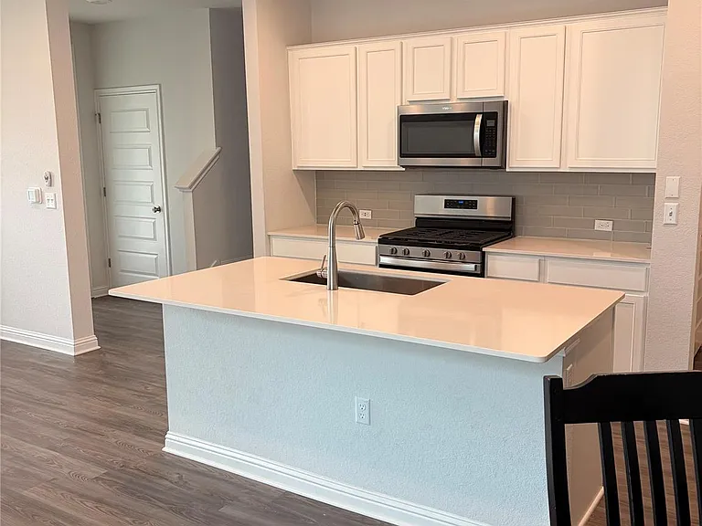 8518 Leroi Dr — Photo 5